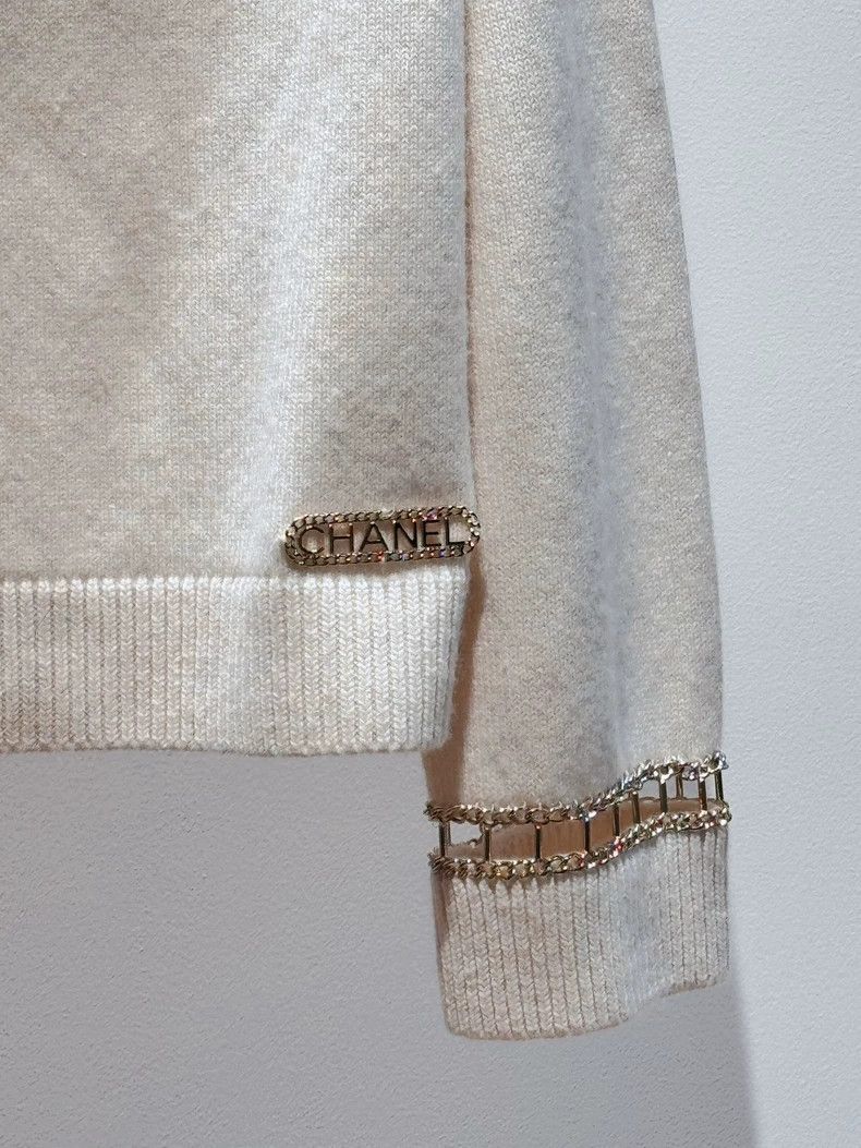Chanel Chanel White Cashmere Off-Shoulder Sweater- DMC Size US S / EU 44-46 / 1 - 2 Thumbnail