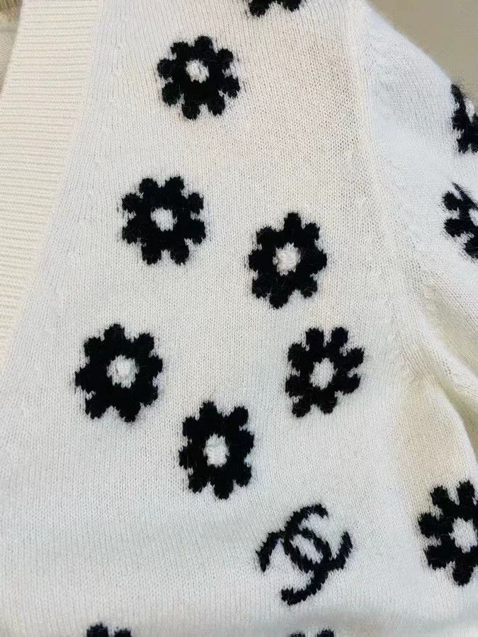 Chanel Chanel Flower Pattern Cashmere Cardigan- DMC Size US S / EU 44-46 / 1 - 4 Thumbnail