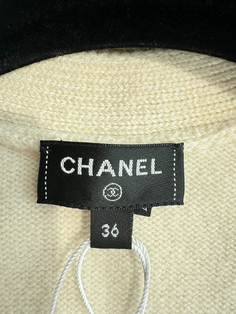 Chanel Chanel White V-Neck Cashmere Knit Dress- DMC Size US 36 / EU 52 - 6 Thumbnail