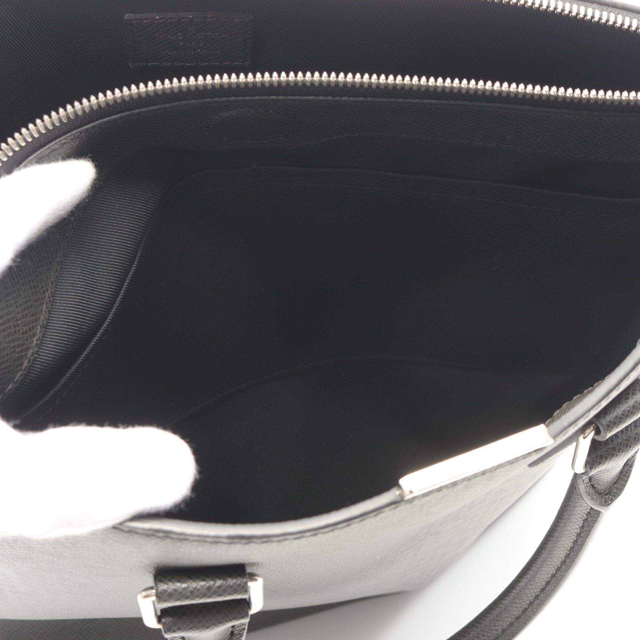 Louis Vuitton Louis Vuitton Anton Tote Taiga Noir Bag Handbag Leather Black Size ONE SIZE - 4 Thumbnail