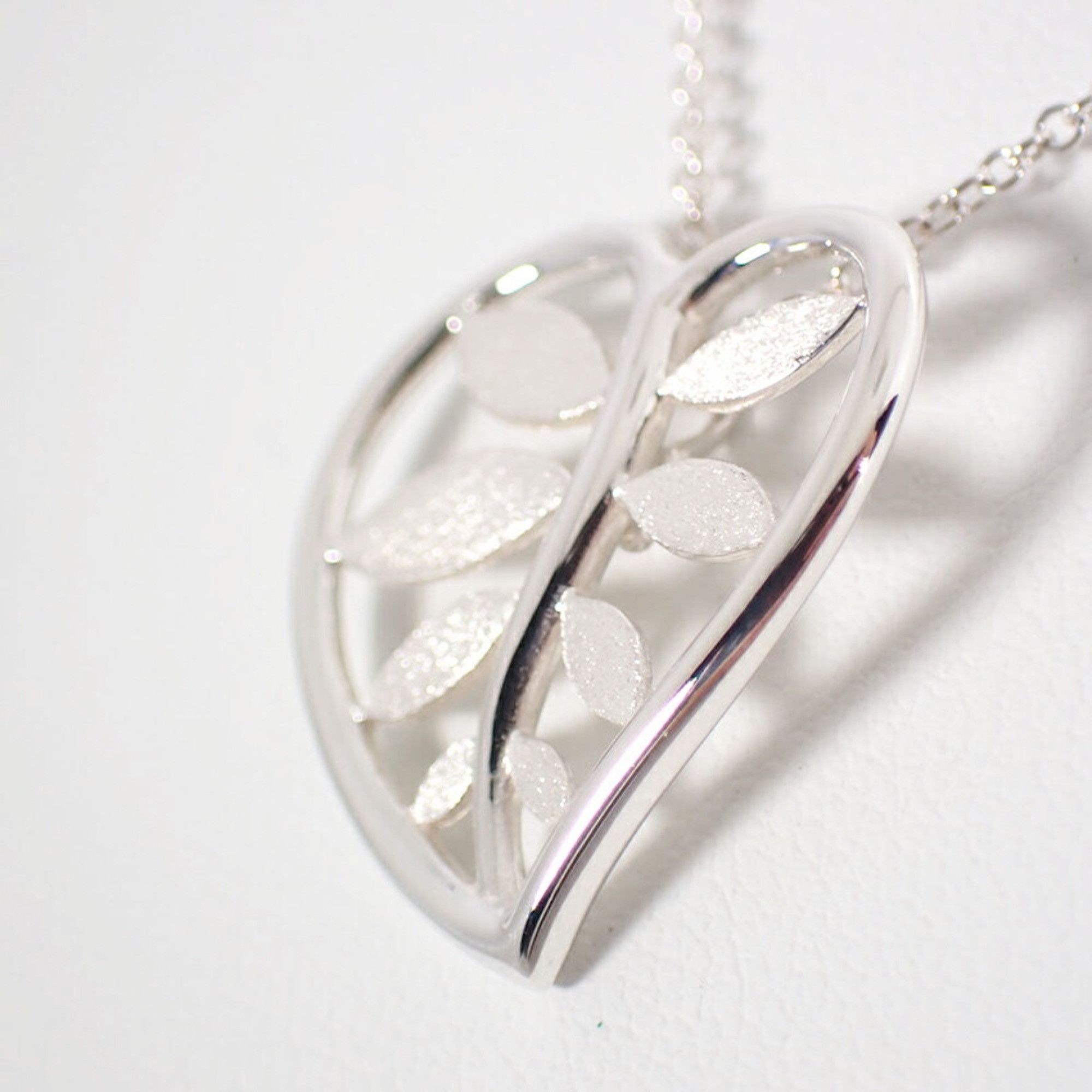 Tiffany & Co. Tiffany & Co Folded heart pendant Size ONE SIZE - 5 Thumbnail