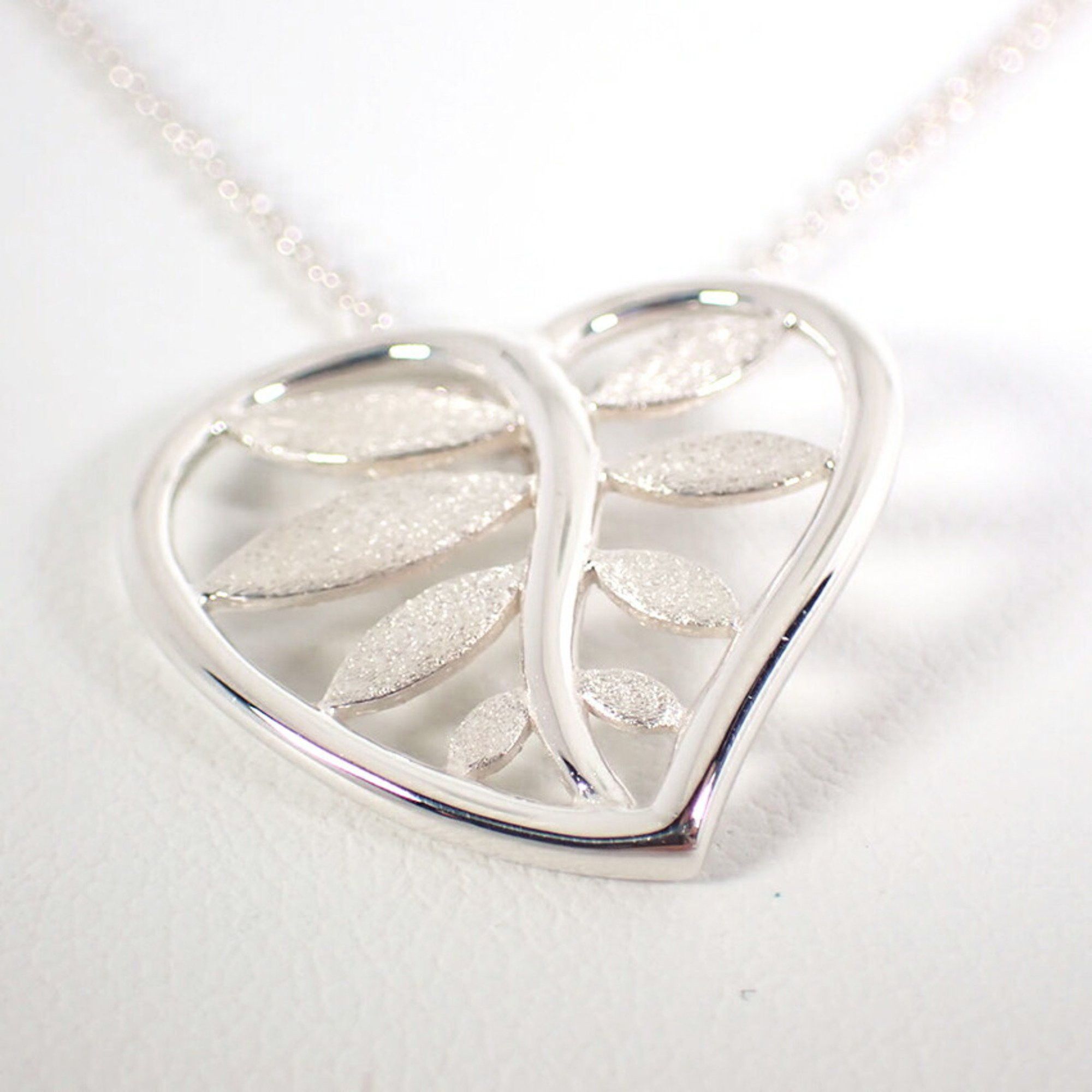 Tiffany & Co. Tiffany & Co Folded heart pendant Size ONE SIZE - 6 Thumbnail