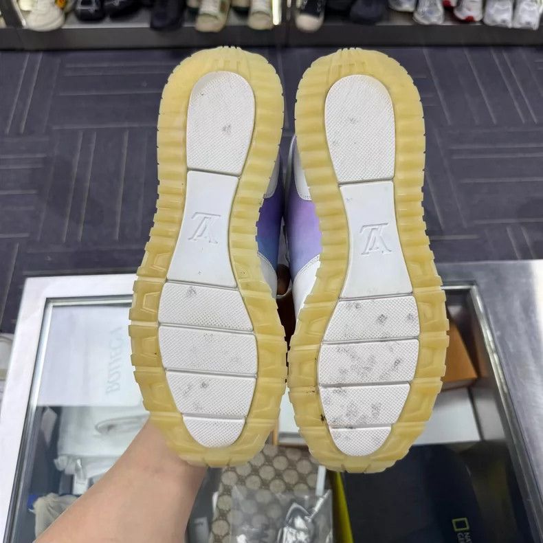 Louis Vuitton Louis Vuitton LV RUNAWAY Sneakers Size UK7.5 Size US 8 / EU 41 - 3 Thumbnail