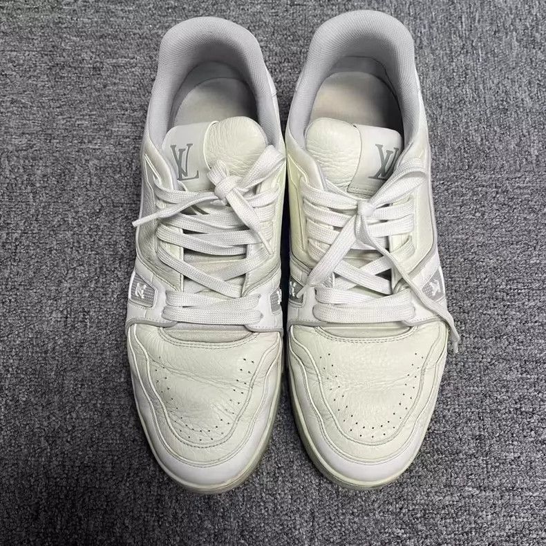 Louis Vuitton Louis Vuitton White Low-top Fashion Sneakers Size US 8.5 / EU 41-42 - 2 Thumbnail