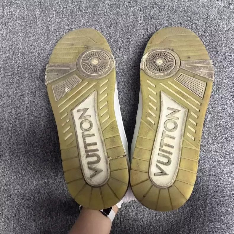 Louis Vuitton Louis Vuitton White Low-top Fashion Sneakers Size US 8.5 / EU 41-42 - 5 Thumbnail