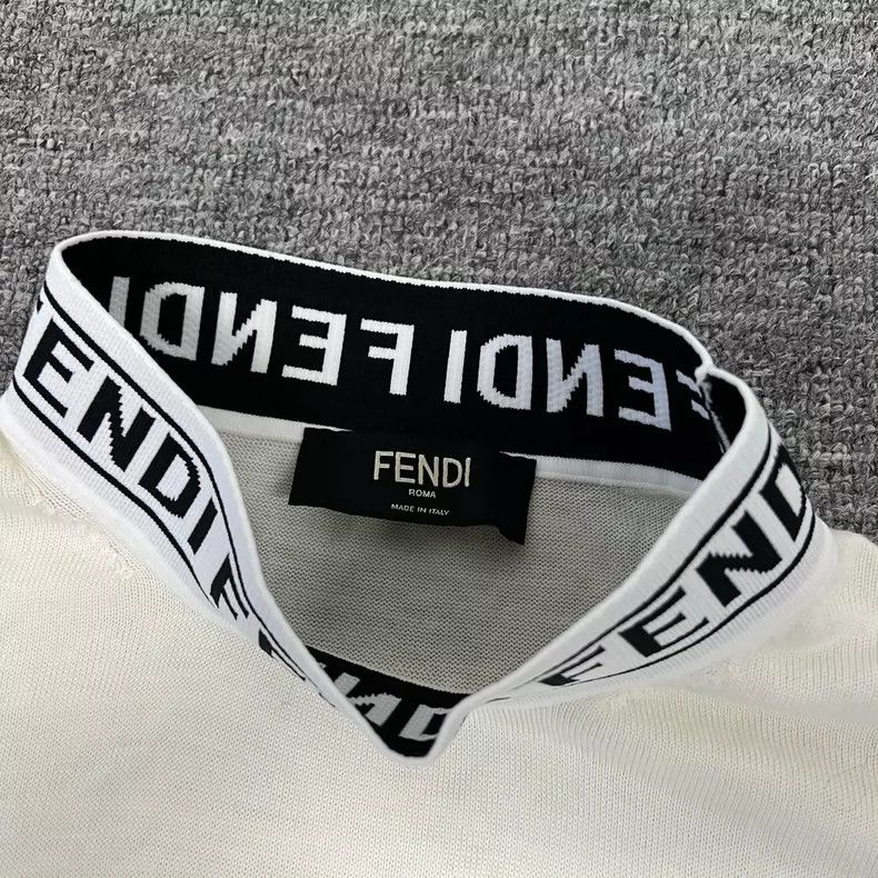 Fendi Fendi Wool Knit Sweater with Logo Collar Size US L / EU 52-54 / 3 - 5 Thumbnail
