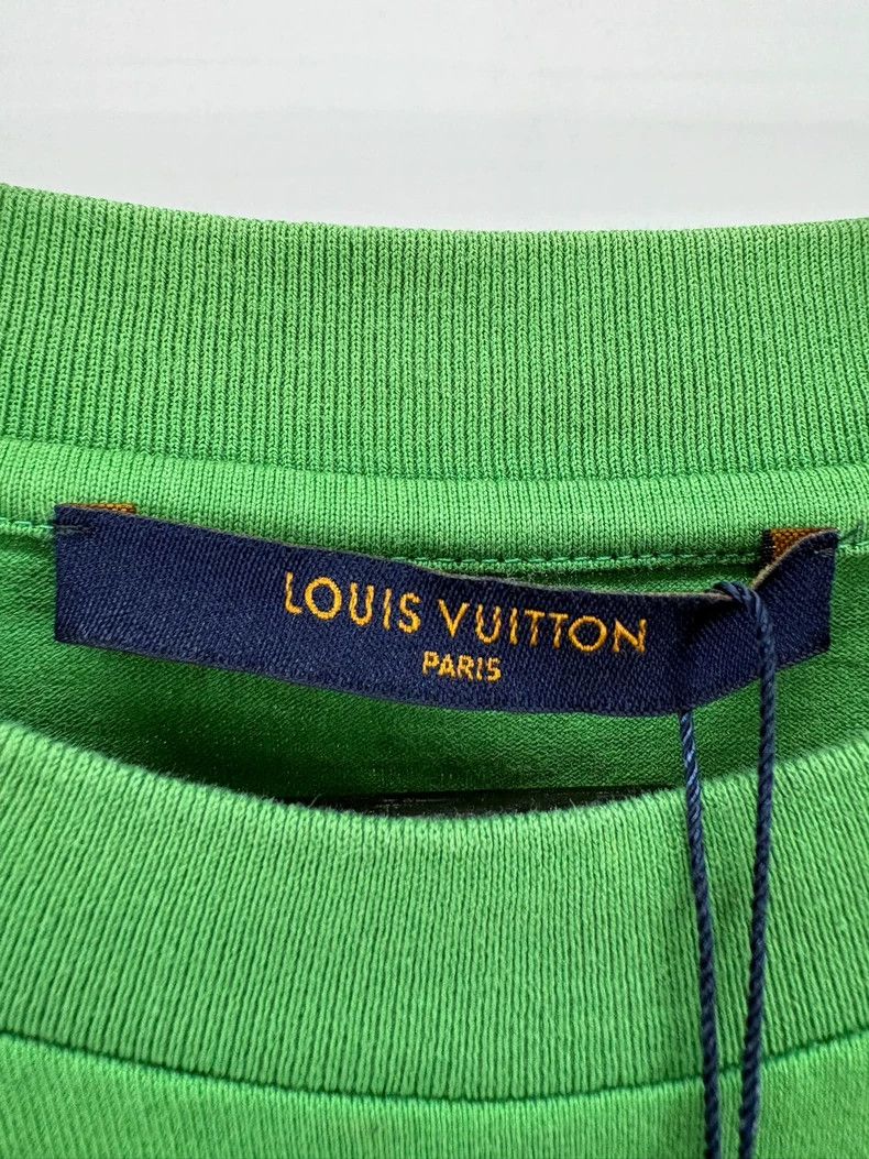 Louis Vuitton Louis Vuitton Green Short Sleeve Logo T-Shirt Size US L / EU 52-54 / 3 - 5 Thumbnail