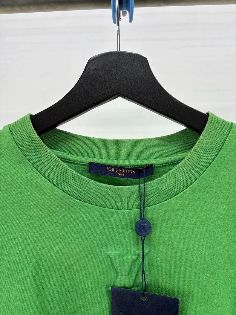 Louis Vuitton Louis Vuitton Green Short Sleeve Logo T-Shirt Size US L / EU 52-54 / 3 - 4 Thumbnail