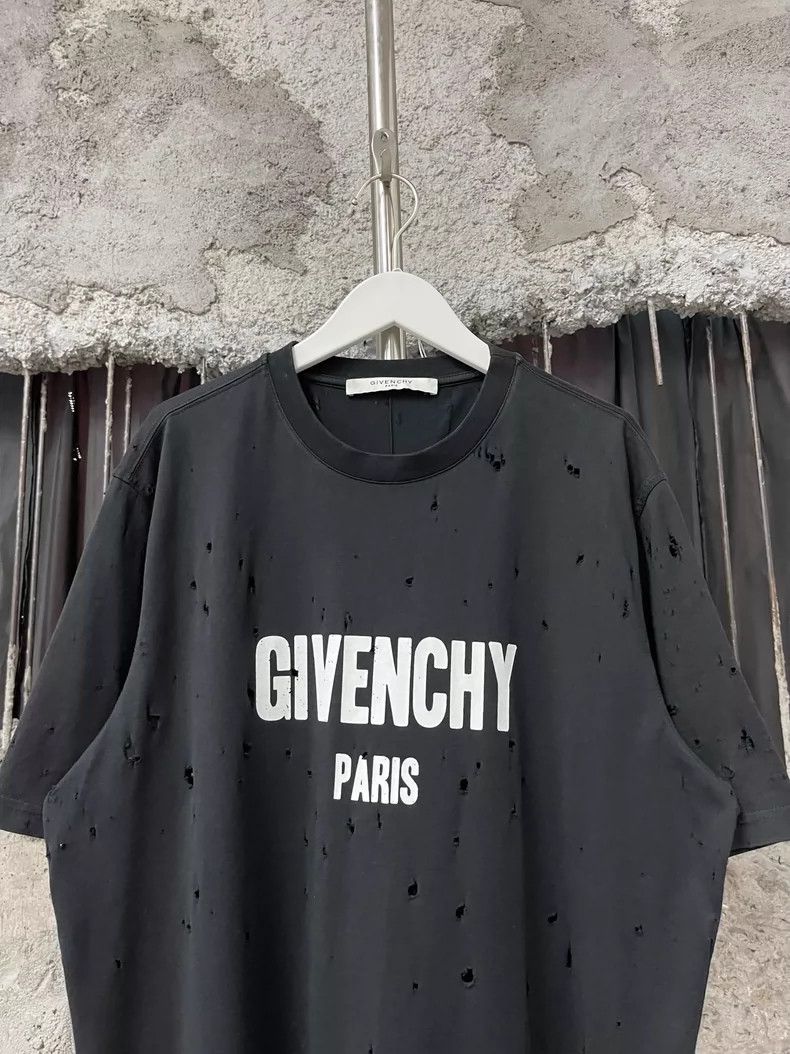 Givenchy Givenchy Distressed Short Sleeve T-Shirt Size US S / EU 44-46 / 1 - 3 Thumbnail
