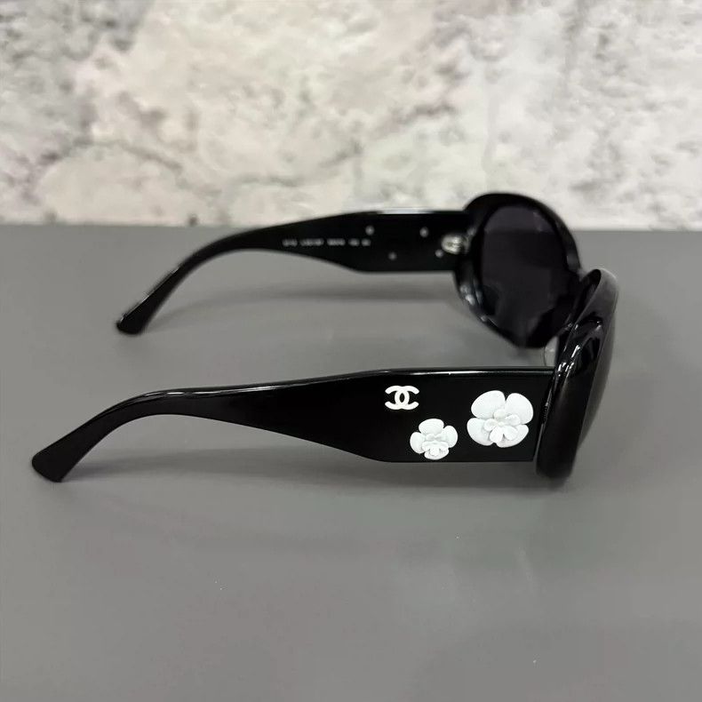 Chanel Chanel Sunglasses in Excellent Condition Size ONE SIZE - 2 Thumbnail
