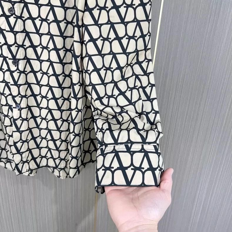 Valentino Valentino Logo Print Long Sleeve Shirt Size US M / EU 48-50 / 2 - 4 Thumbnail