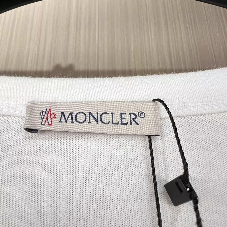 Moncler Moncler Embroidered Logo Short Sleeve Shirt Size US XXL / EU 58 / 5 - 6 Thumbnail