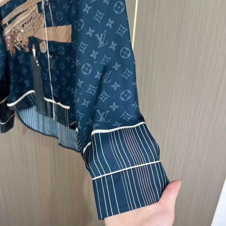 Louis Vuitton Louis Vuitton Silk Shirt with Airplane Design Size US S / EU 44-46 / 1 - 4 Thumbnail