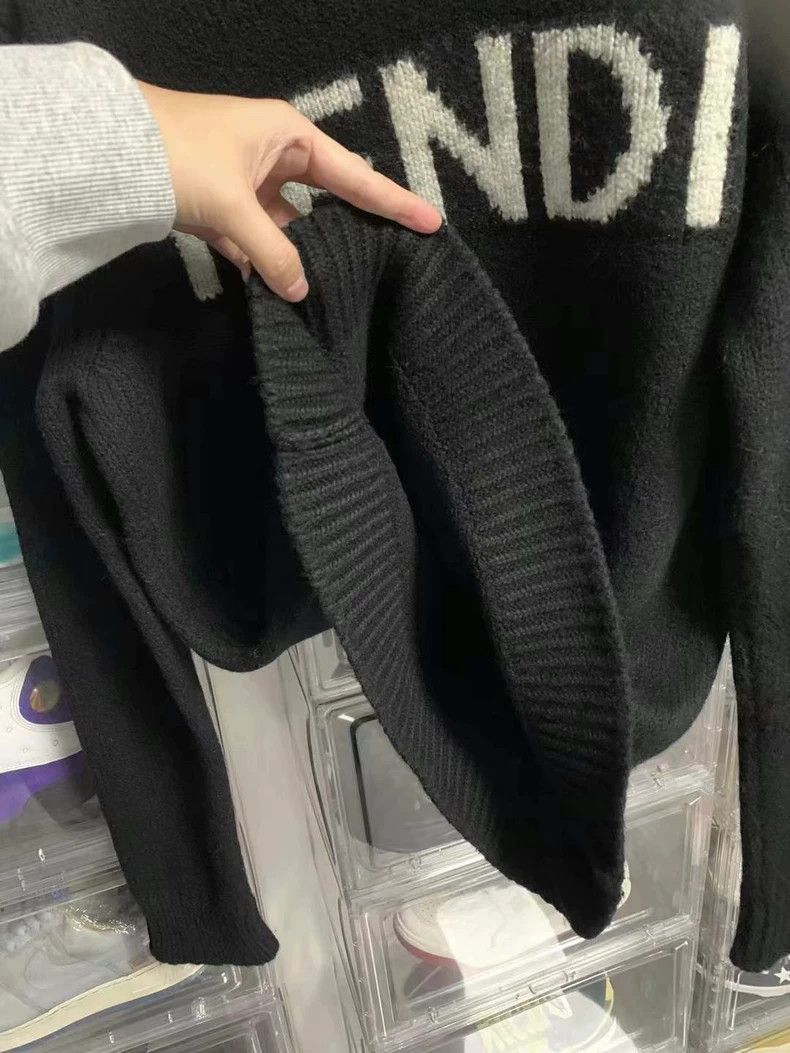 Fendi Fendi Logo Sweater Size 48 Size US L / EU 52-54 / 3 - 5 Thumbnail