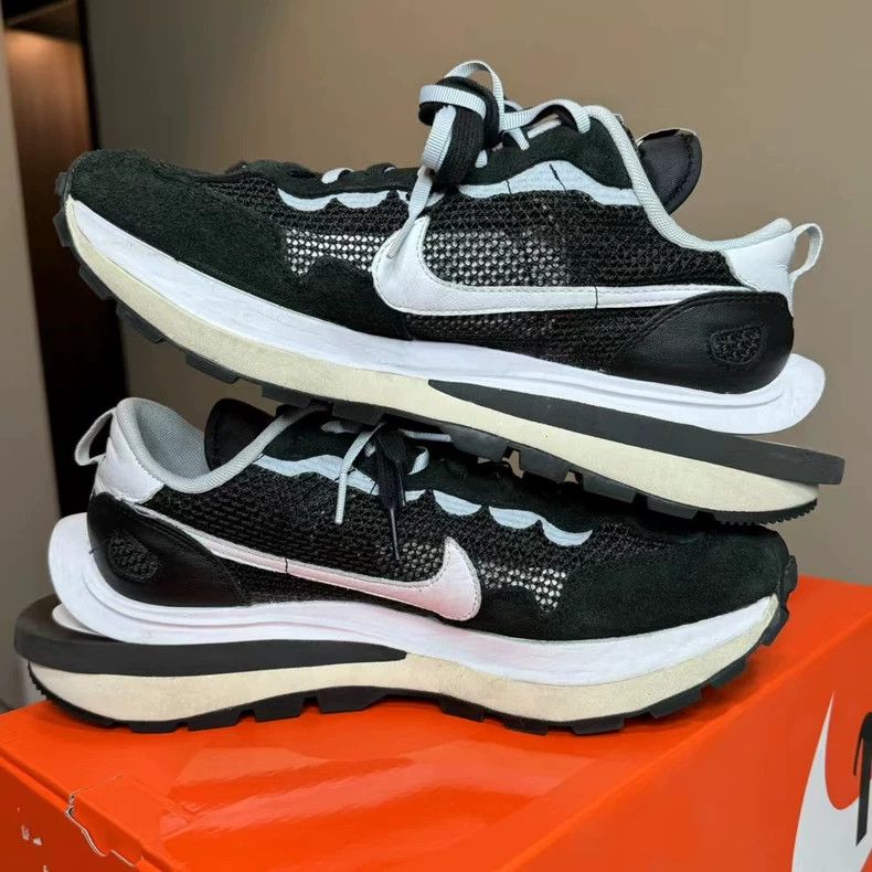 Sacai Nike Sacai Vaporwaffle Black and White Sneakers Size US 11 / EU 44 - 2 Thumbnail