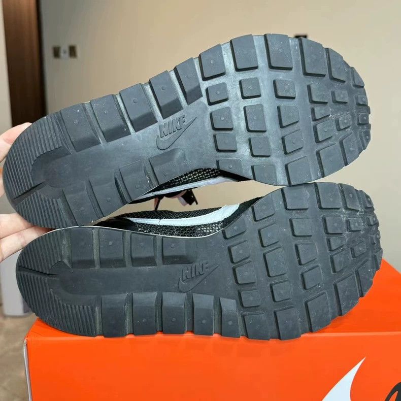 Sacai Nike Sacai Vaporwaffle Black and White Sneakers Size US 11 / EU 44 - 9 Thumbnail