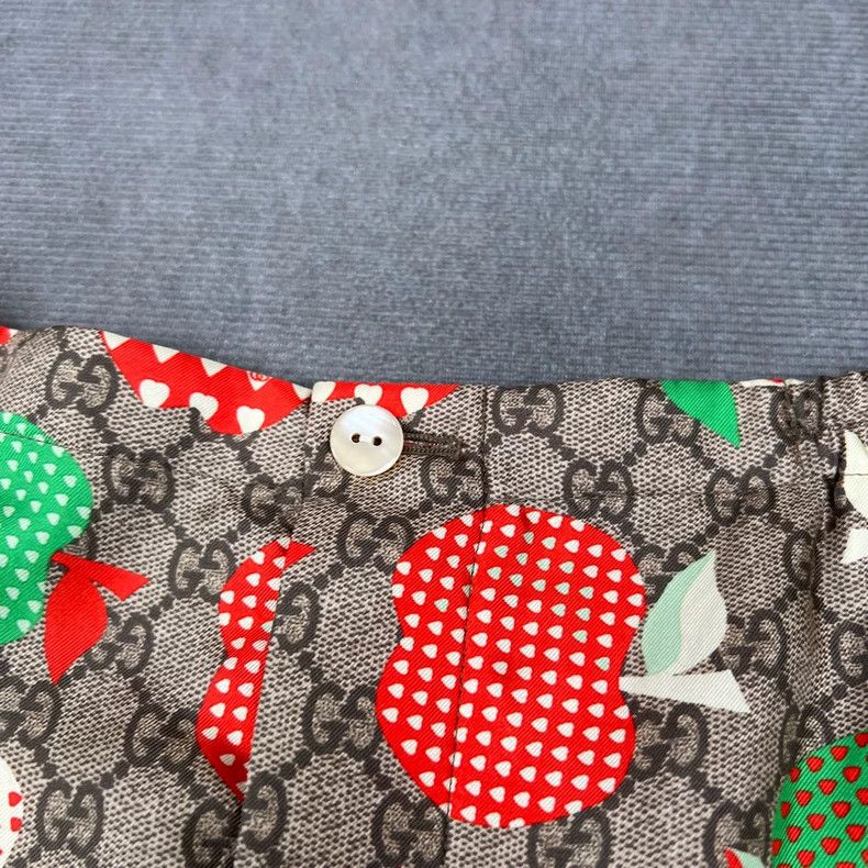 Gucci Gucci Apple Print Silk Shorts Size US 44 / EU 60 - 3 Thumbnail
