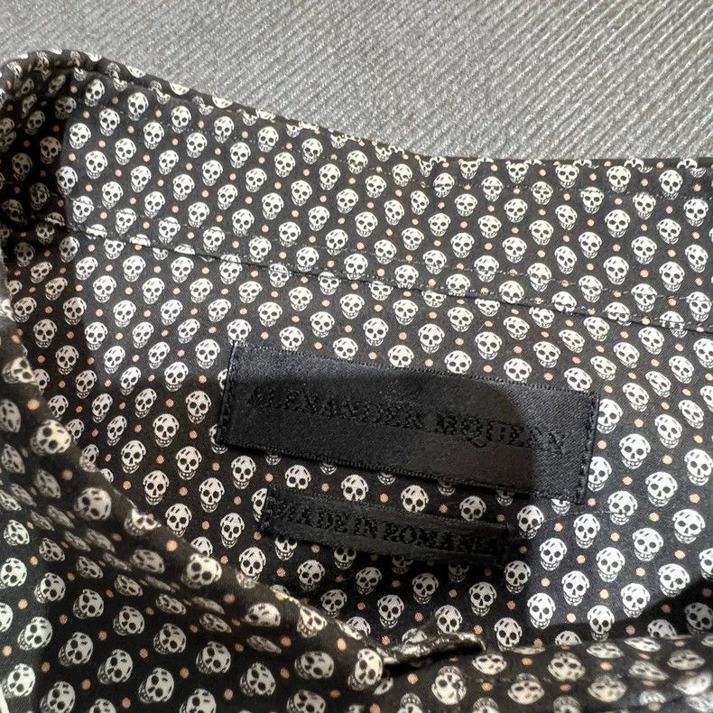 Alexander McQueen Alexander Mcqueen Black Skull Print Shirt Size US XL / EU 56 / 4 - 4 Thumbnail