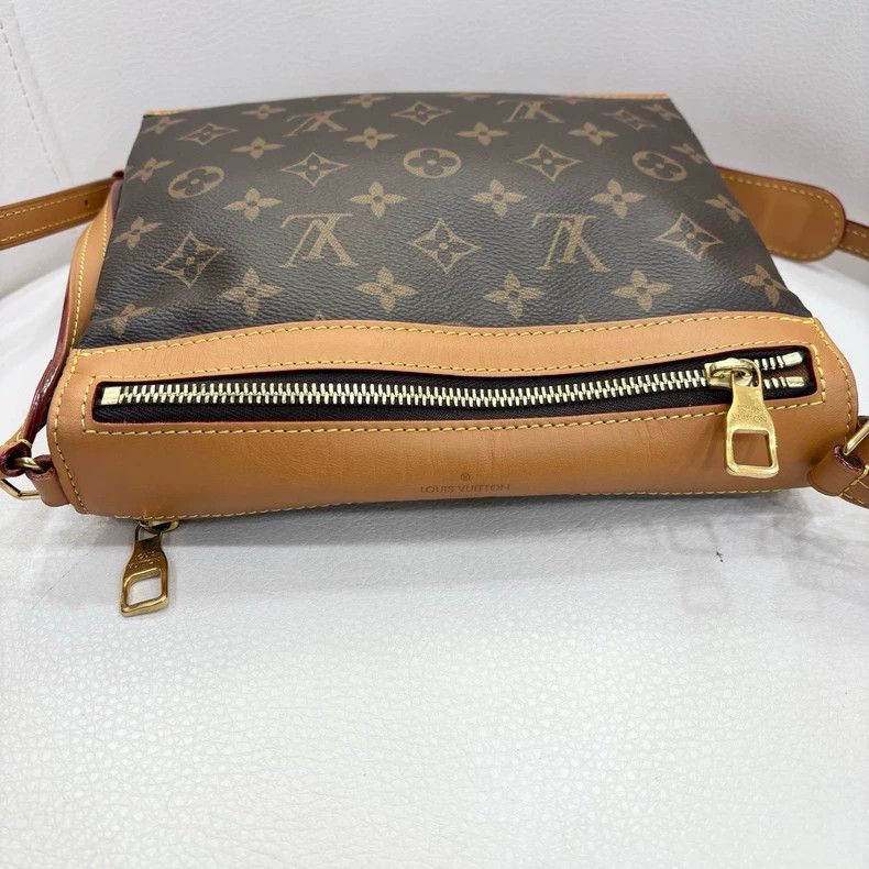 Louis Vuitton LV Saumur 20 Messenger Bag Vintage Style Size ONE SIZE - 9 Thumbnail