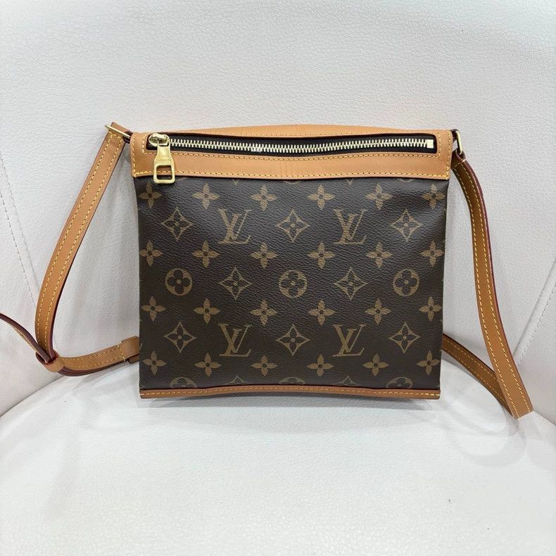 Louis Vuitton LV Saumur 20 Messenger Bag Vintage Style Size ONE SIZE - 2 Thumbnail