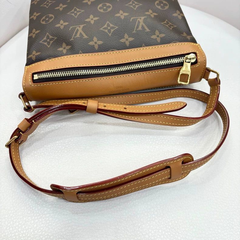 Louis Vuitton LV Saumur 20 Messenger Bag Vintage Style Size ONE SIZE - 6 Thumbnail