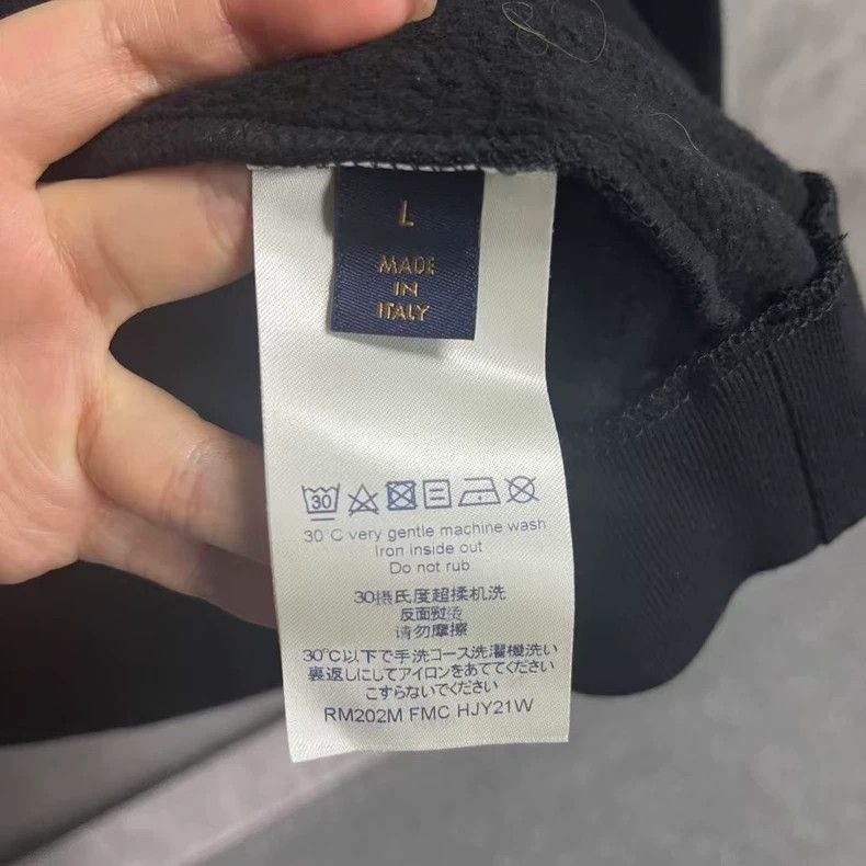 Louis Vuitton Louis Vuitton Black Logo Sweatshirt Size US L / EU 52-54 / 3 - 3 Thumbnail