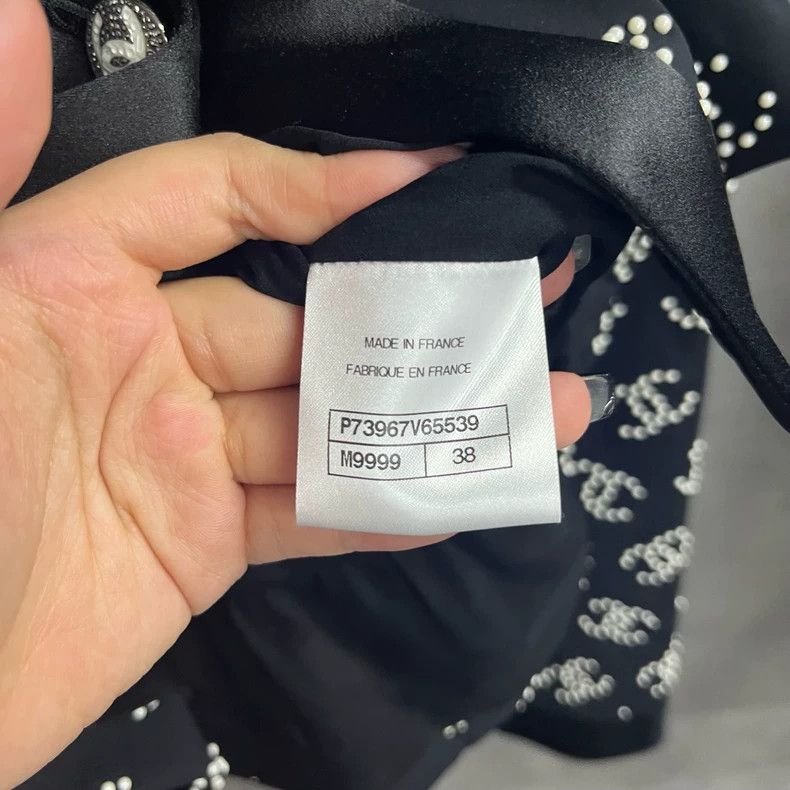 Chanel Chanel Black Logo Pearl Detail Jacket Size US M / EU 48-50 / 2 - 3 Thumbnail