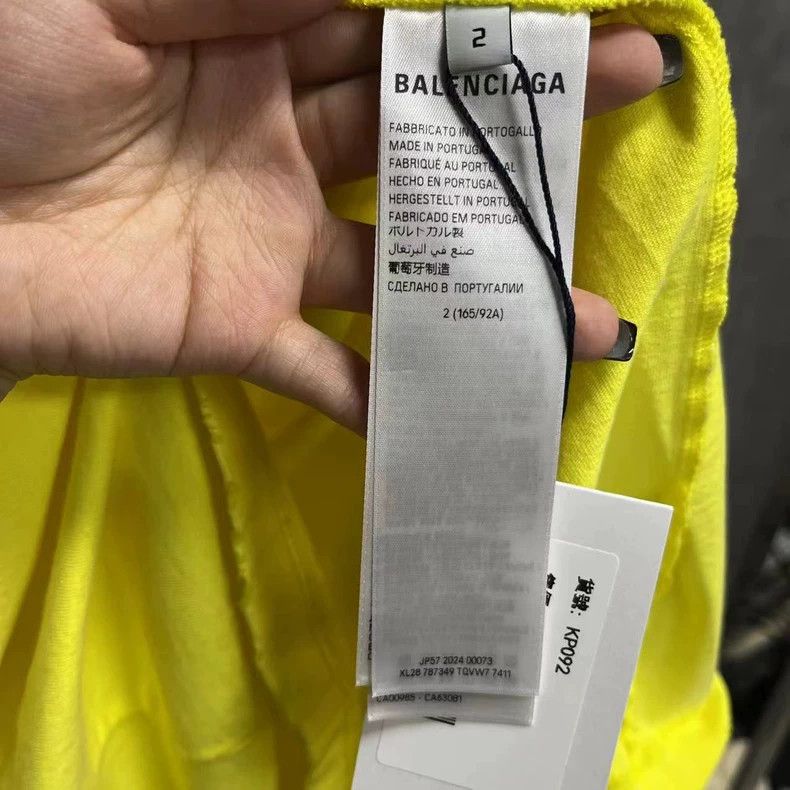 Balenciaga Balenciaga Yellow Logo Short Sleeve T-Shirt Size US S / EU 44-46 / 1 - 3 Thumbnail