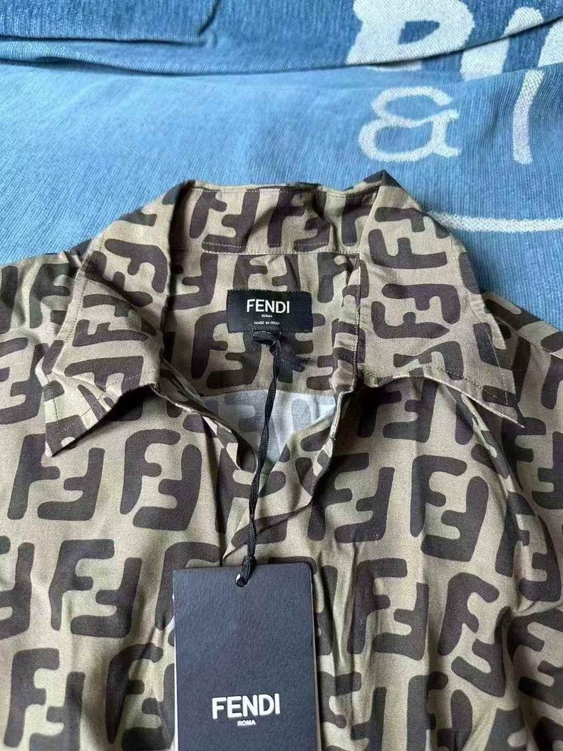 Fendi Fendi Logo Short Sleeve Shirt Size US M / EU 48-50 / 2 - 3 Thumbnail