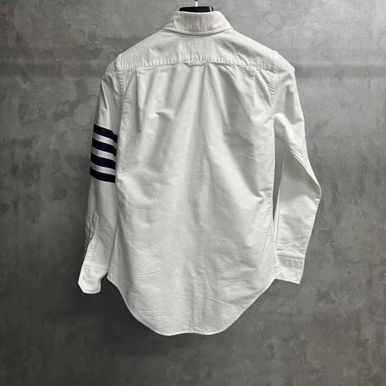 THOM BROWNE ホワイト 長袖 Tシャツ Lサイズ THOM BROWNE（Tシャツ/カットソー(七分/長袖)）のフリマアイテム一覧