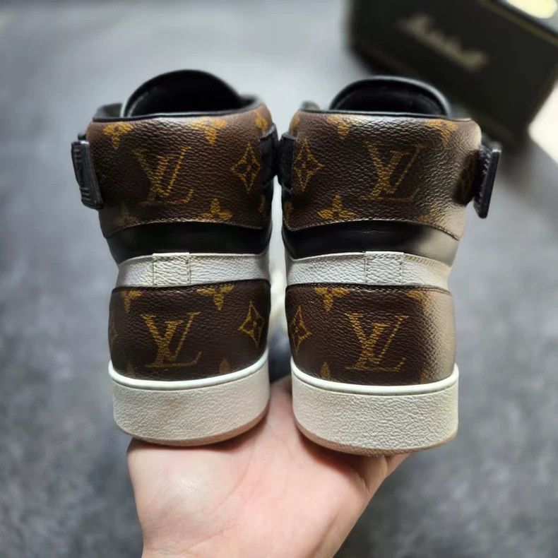 Louis Vuitton Louis Vuitton Rivoli Monogram Sneakers Size 8.5 Size US 8.5 / EU 41-42 - 6 Thumbnail
