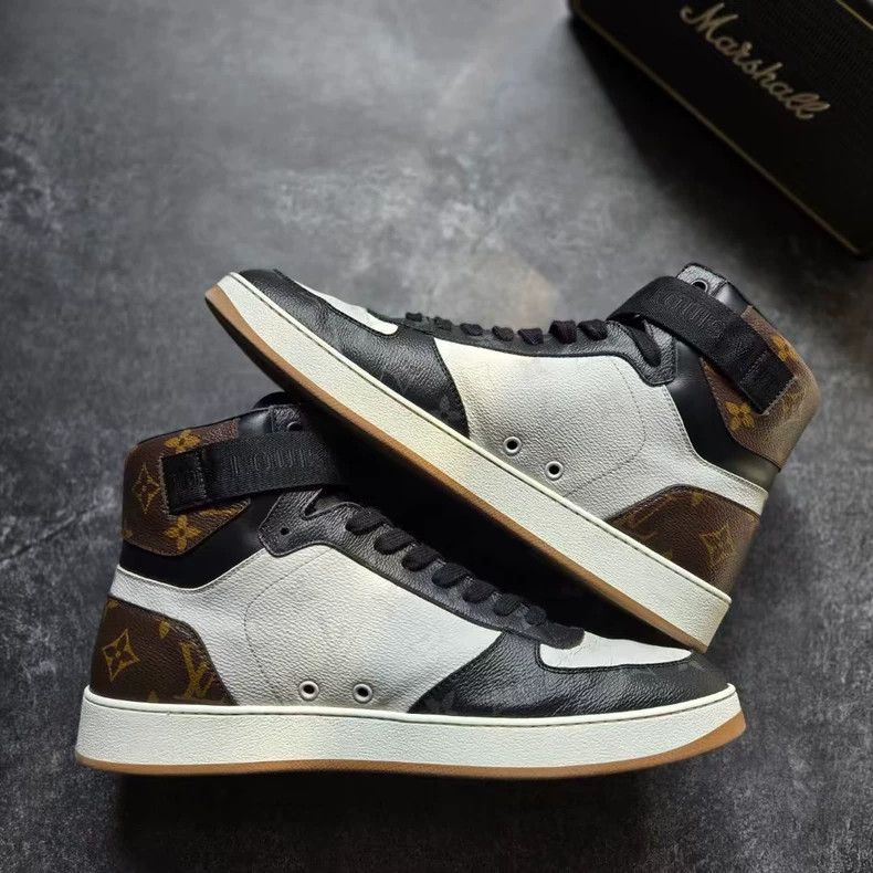 Louis Vuitton Louis Vuitton Rivoli Monogram Sneakers Size 8.5 Size US 8.5 / EU 41-42 - 2 Thumbnail