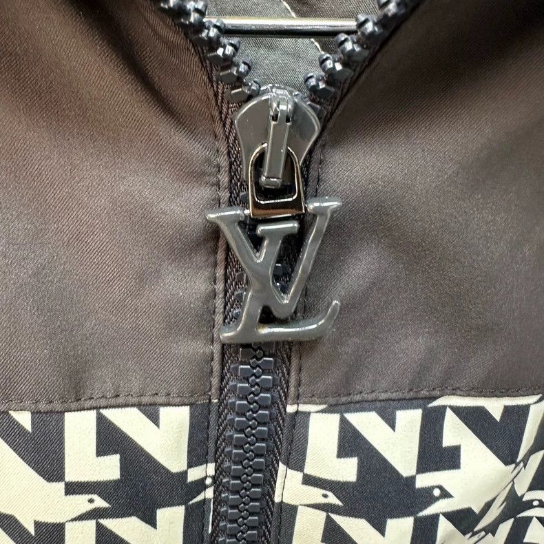 Louis Vuitton Louis Vuitton Hooded Jacket with Pattern Size US XXL / EU 58 / 5 - 6 Thumbnail