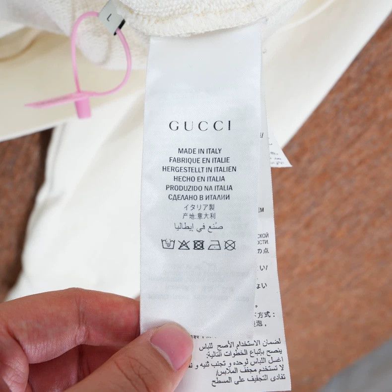 Gucci Gucci Strawberry Print Hooded Sweatshirt Size US L / EU 52-54 / 3 - 5 Thumbnail