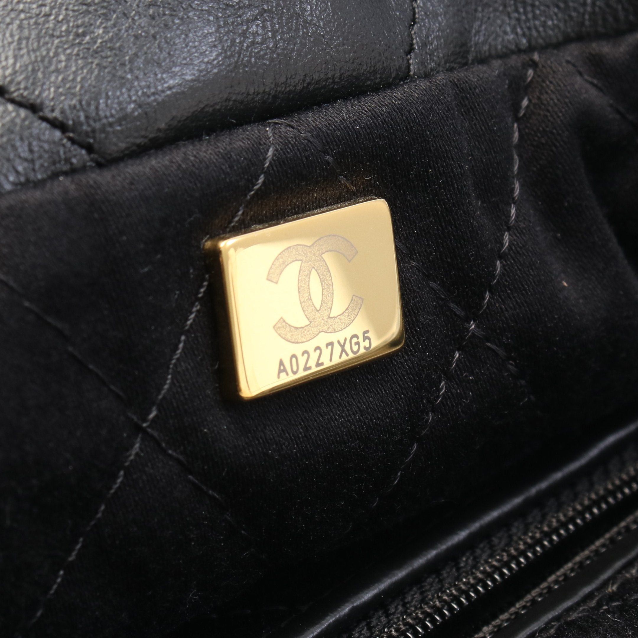 Chanel Chanel Chanel 22 Chain Shoulder Bag Tote Leather Black Gold Hardware Size ONE SIZE - 5 Thumbnail