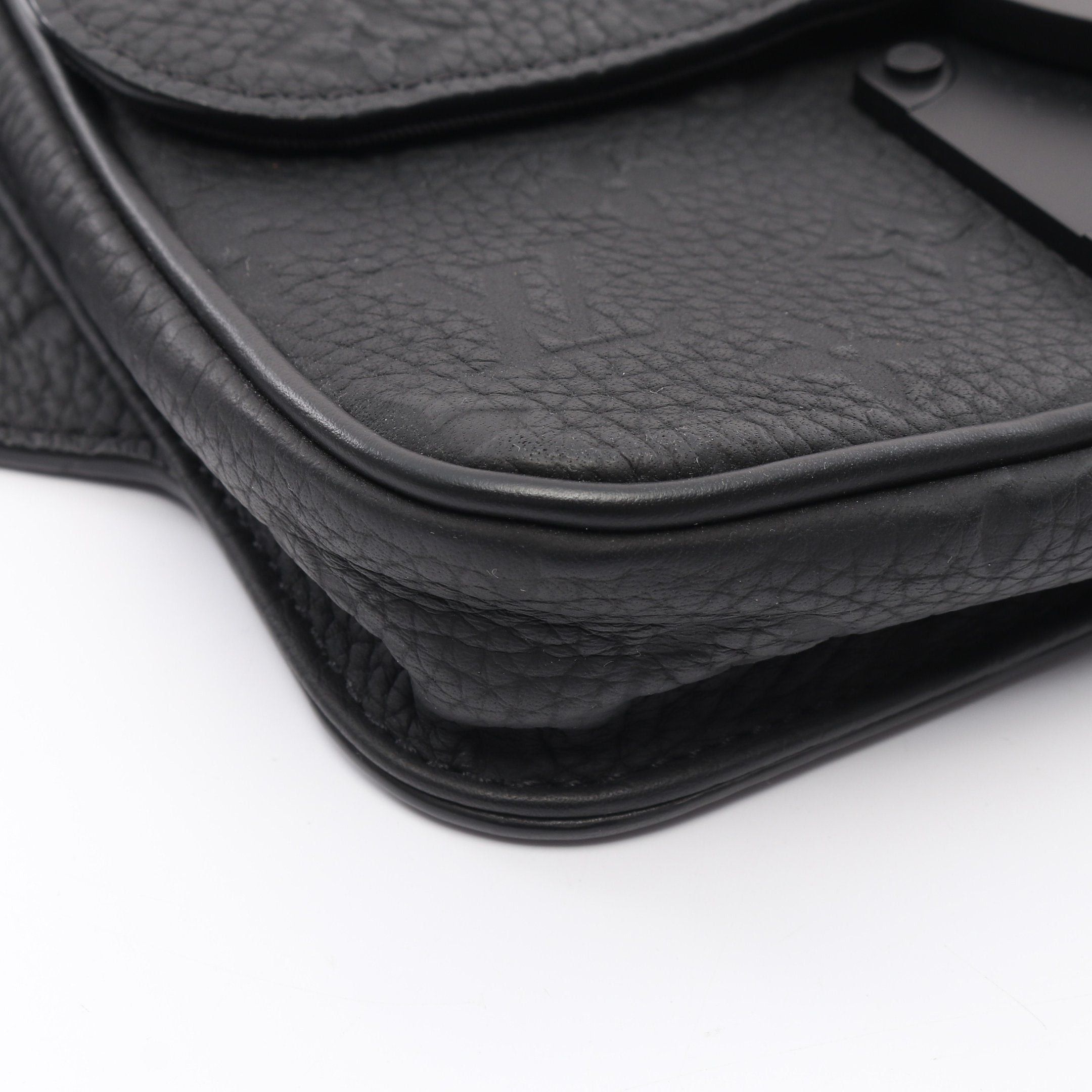 Louis Vuitton Louis Vuitton S-Lock Sling Bag Monogram Empreinte Noir Body Waist Leather Black Size ONE SIZE - 5 Thumbnail
