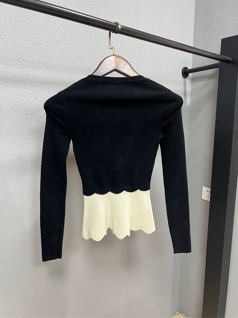 Valentino Valentino Long Sleeve Knit Top with Contrast Hem-yf Size US XS / EU 42 / 0 - 2 Thumbnail