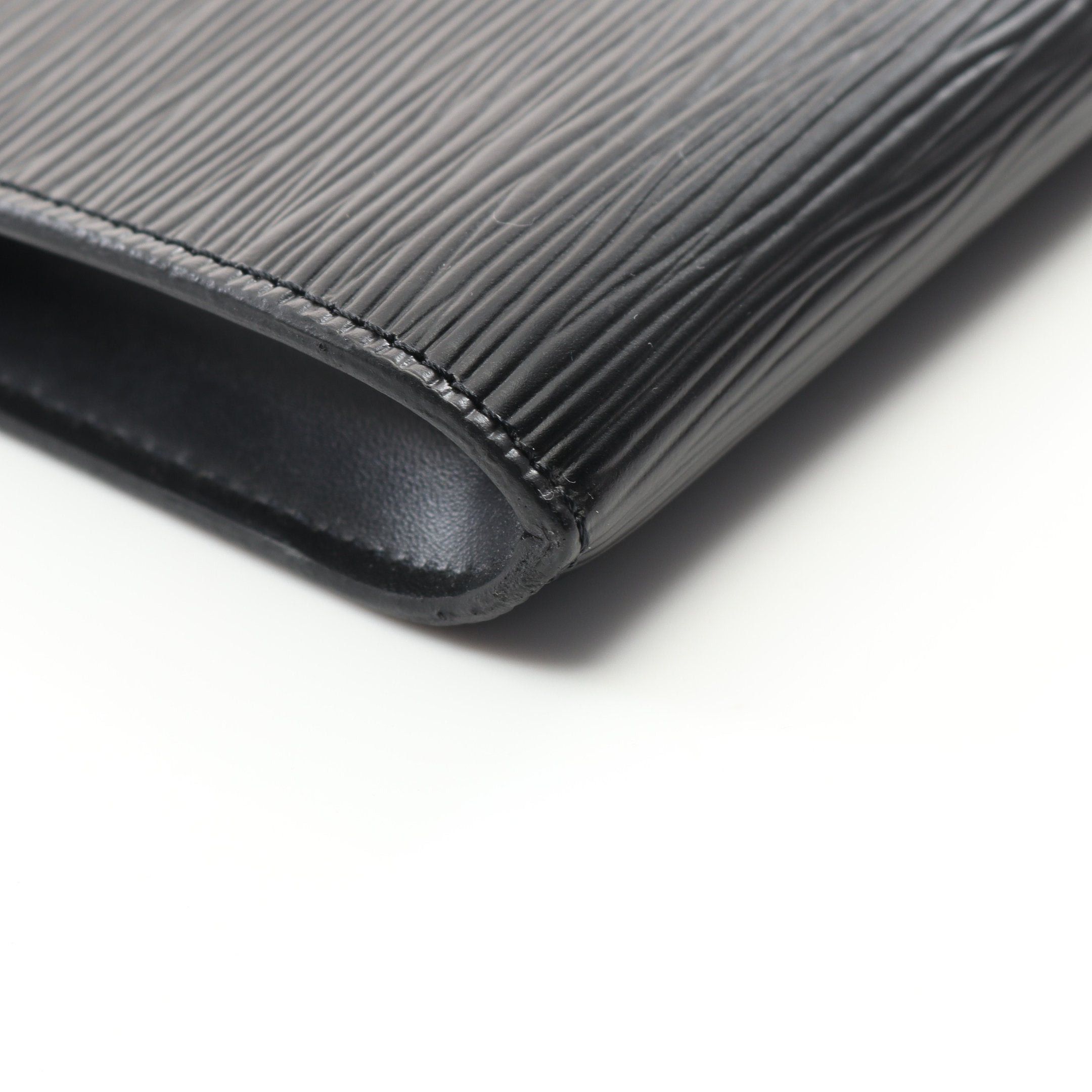 Louis Vuitton Louis Vuitton Pochette Accessoires Epi Noir Handbag Leather Black Size ONE SIZE - 7 Thumbnail