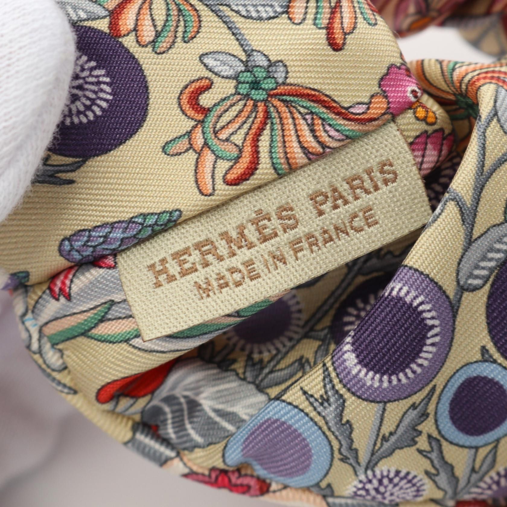 Hermes Hermes Harper Avalon Stitch Scrunchie Hair Accessory Floral Pattern Silk Beige Multicolor Size ONE SIZE - 3 Thumbnail