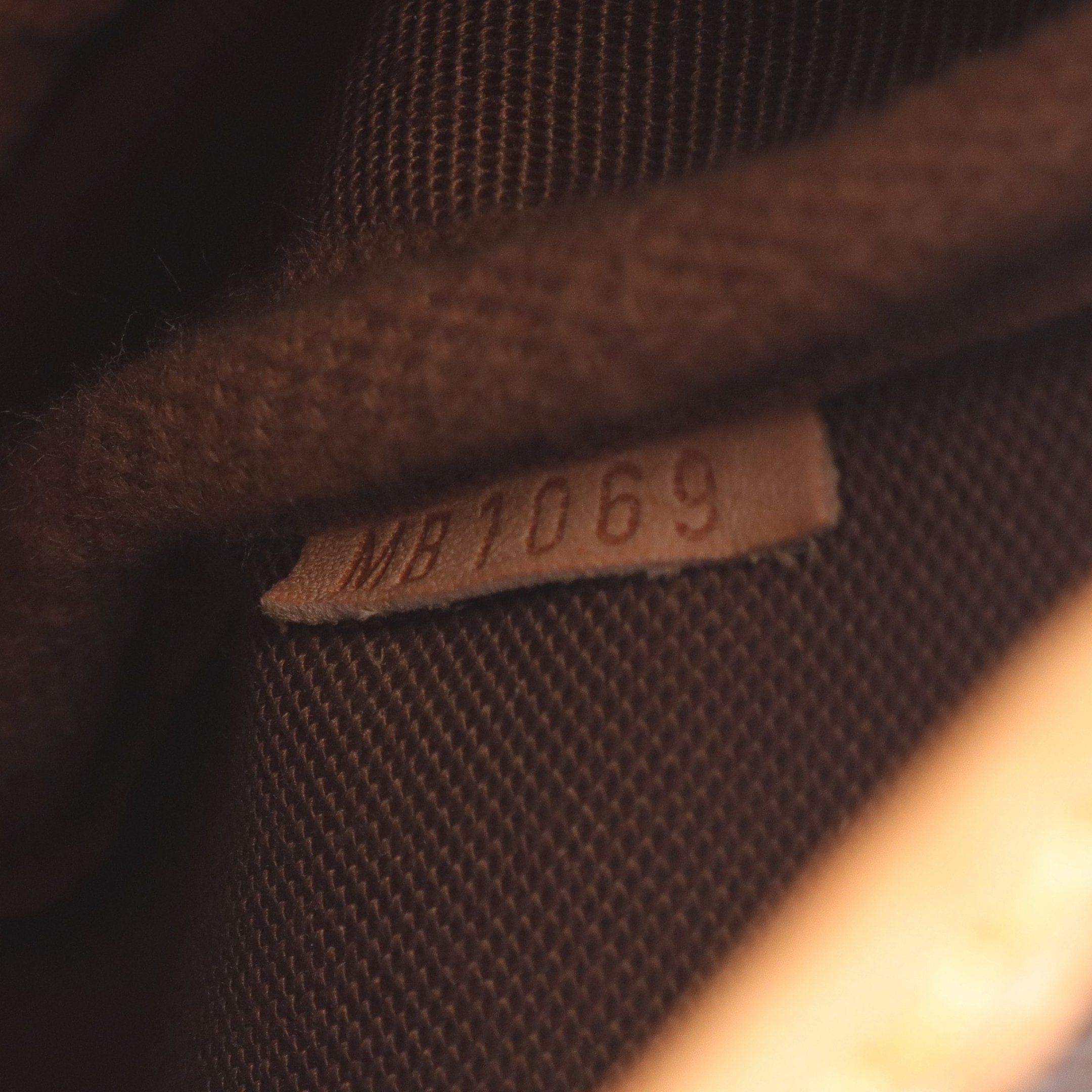 Louis Vuitton Louis Vuitton Saumur 30 Monogram Shoulder Bag Leather Brown Size ONE SIZE - 6 Thumbnail