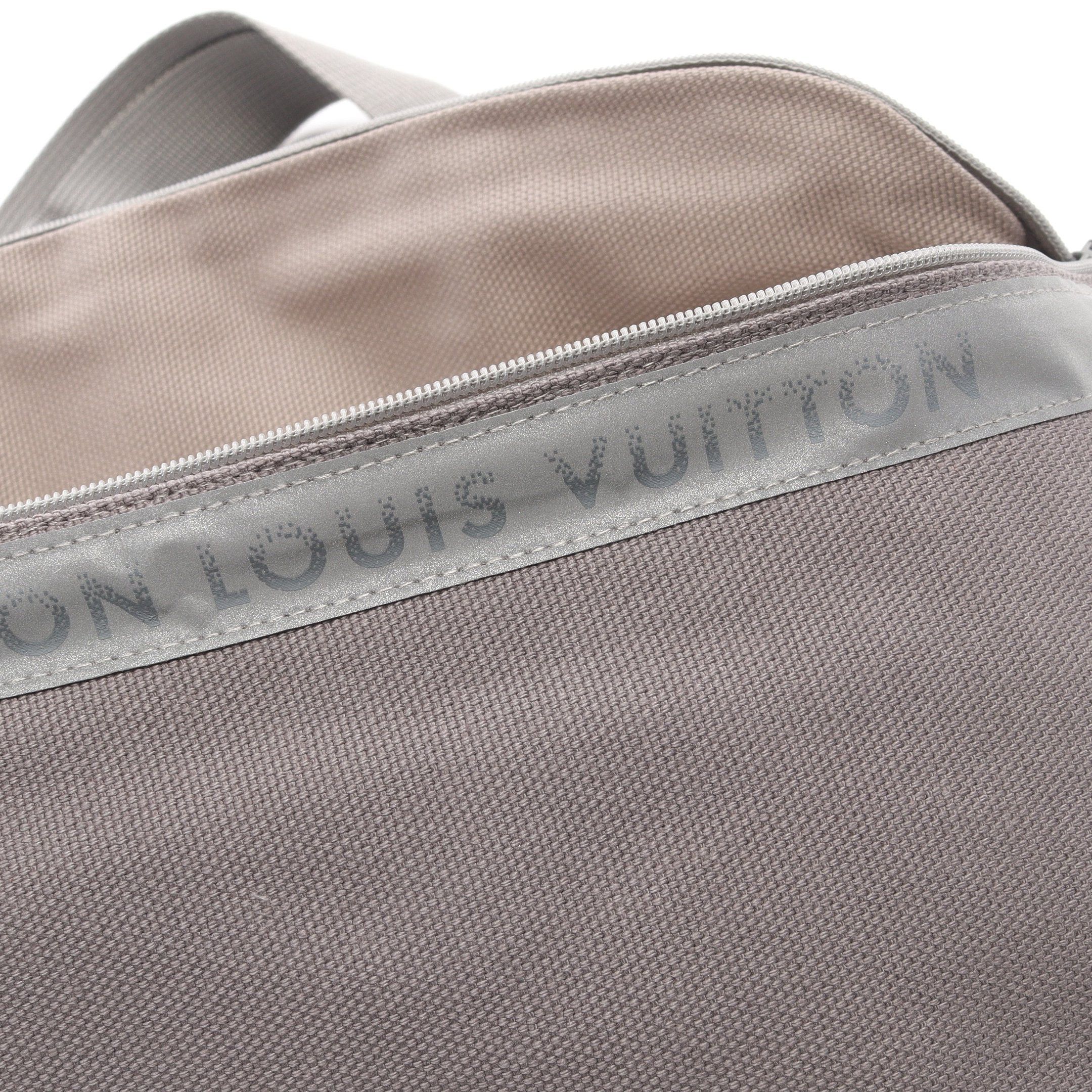 Louis Vuitton Louis Vuitton Foundation Body Bag Canvas Gray Size ONE SIZE - 4 Thumbnail