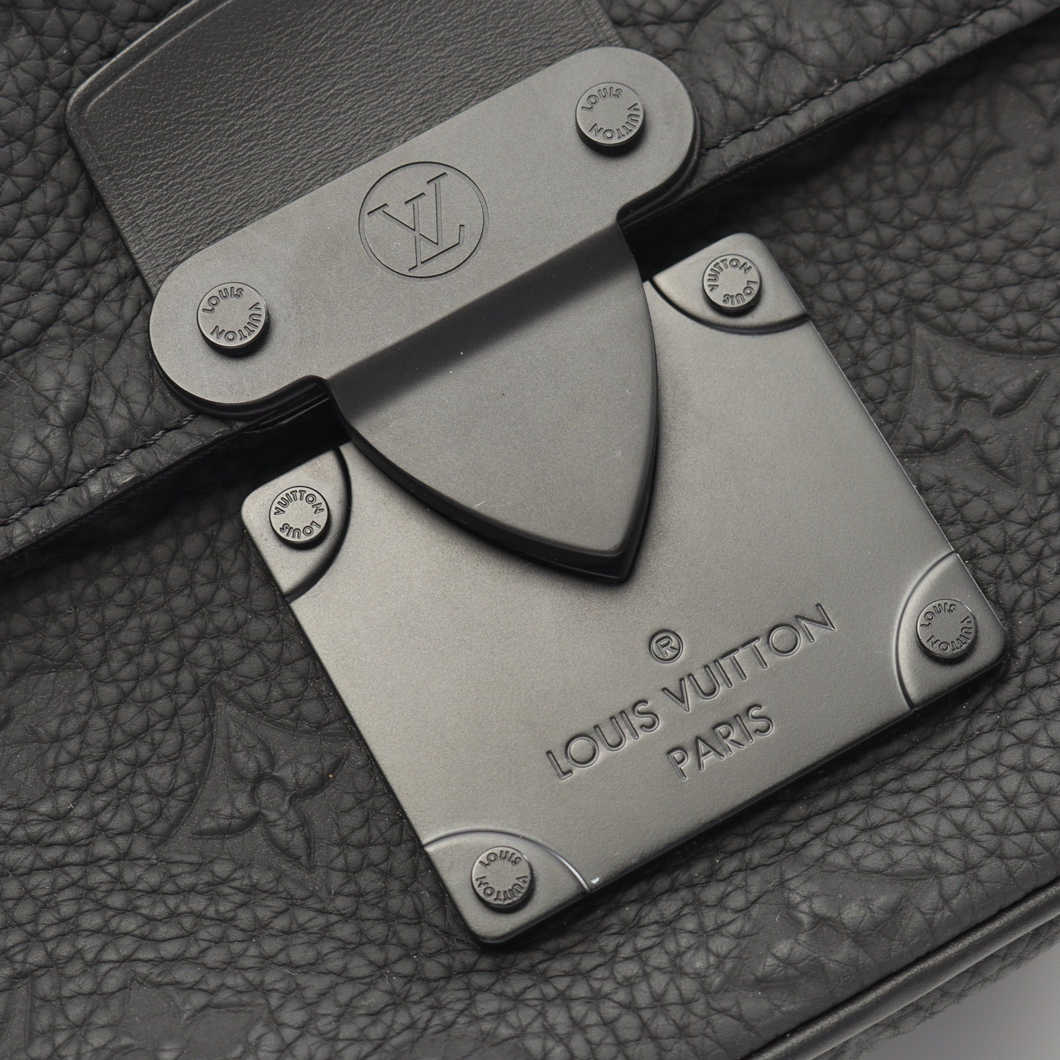 Louis Vuitton Louis Vuitton S-Lock Messenger Monogram Handbag Leather Black Size ONE SIZE - 5 Thumbnail