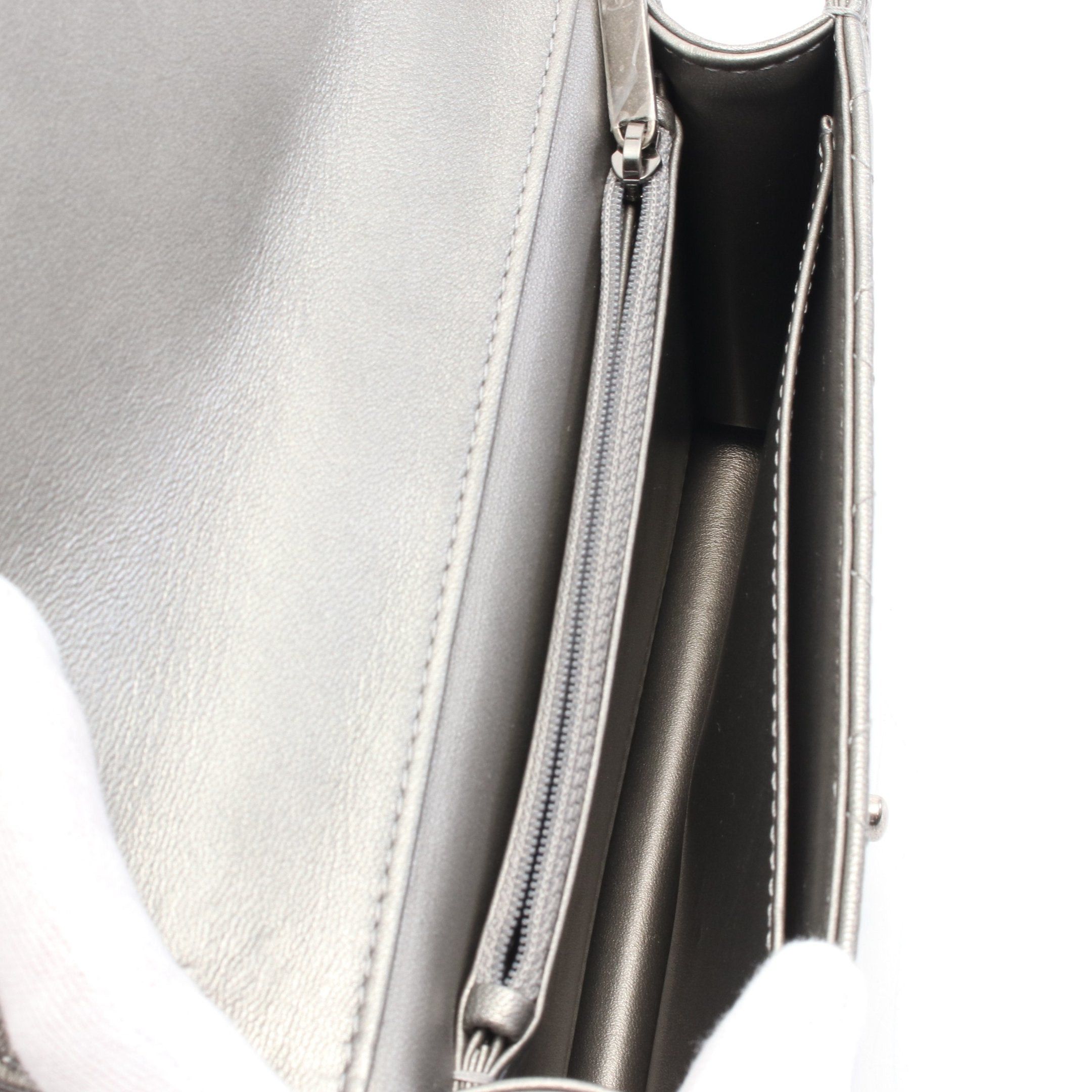 Chanel Chanel Matelasse Chain Shoulder Bag Leather Silver Antique Hardware Size ONE SIZE - 3 Thumbnail