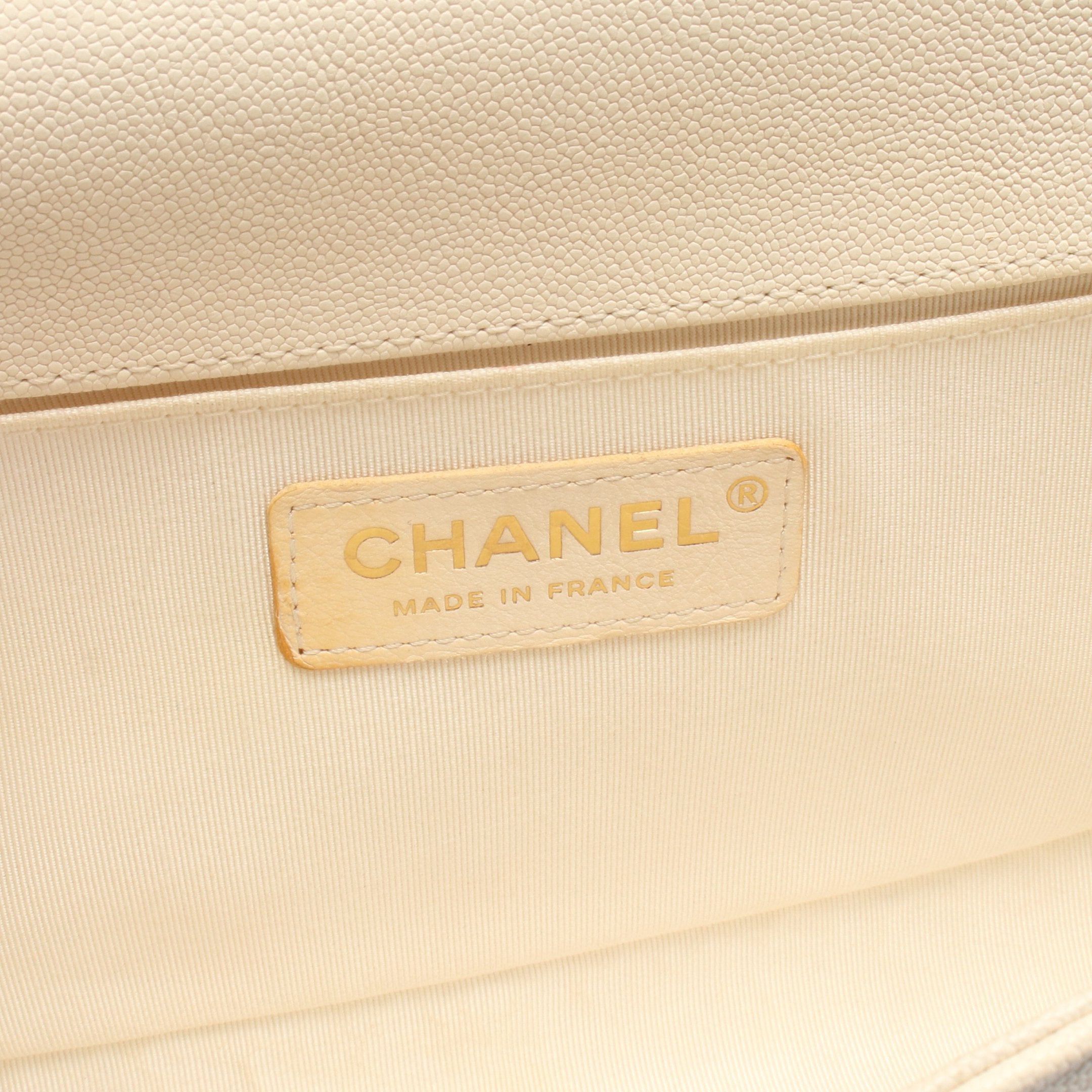 Chanel Chanel Boy Chanel Chain Shoulder Bag Caviar Skin Off White Gold Hardware Size ONE SIZE - 4 Thumbnail