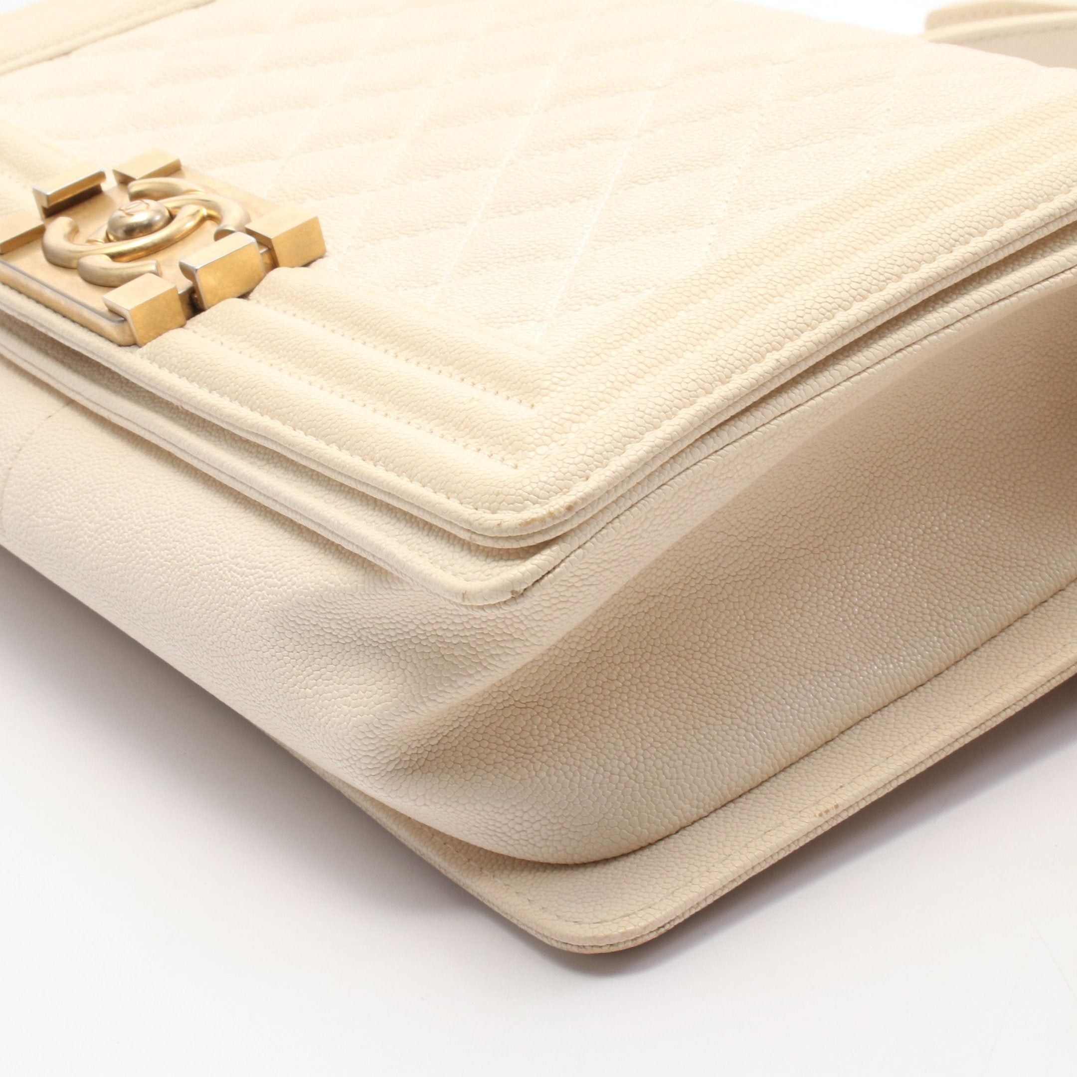 Chanel Chanel Boy Chanel Chain Shoulder Bag Caviar Skin Off White Gold Hardware Size ONE SIZE - 6 Thumbnail