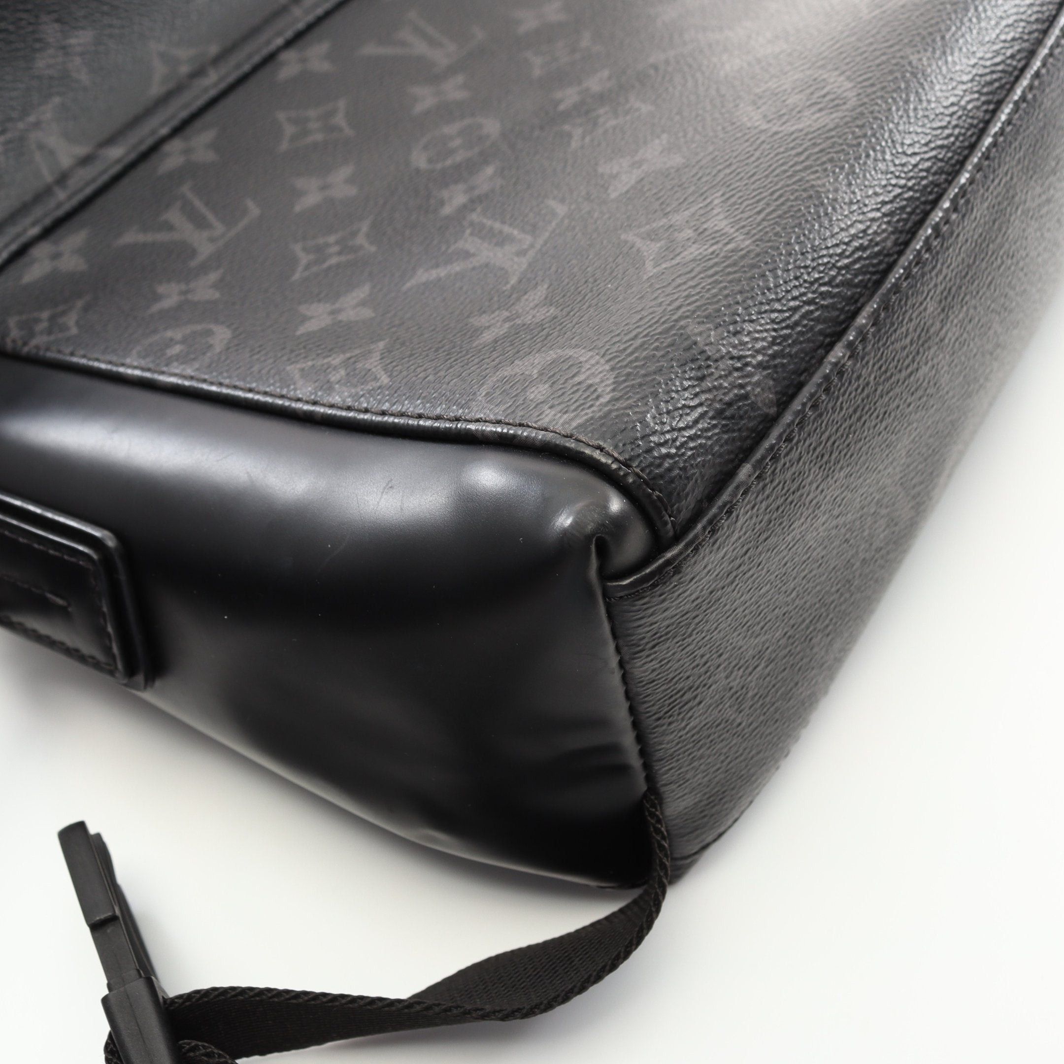 Louis Vuitton Louis Vuitton Messenger Voyage Pm Monogram Eclipse Shoulder Bag Leather Black Size ONE SIZE - 9 Thumbnail