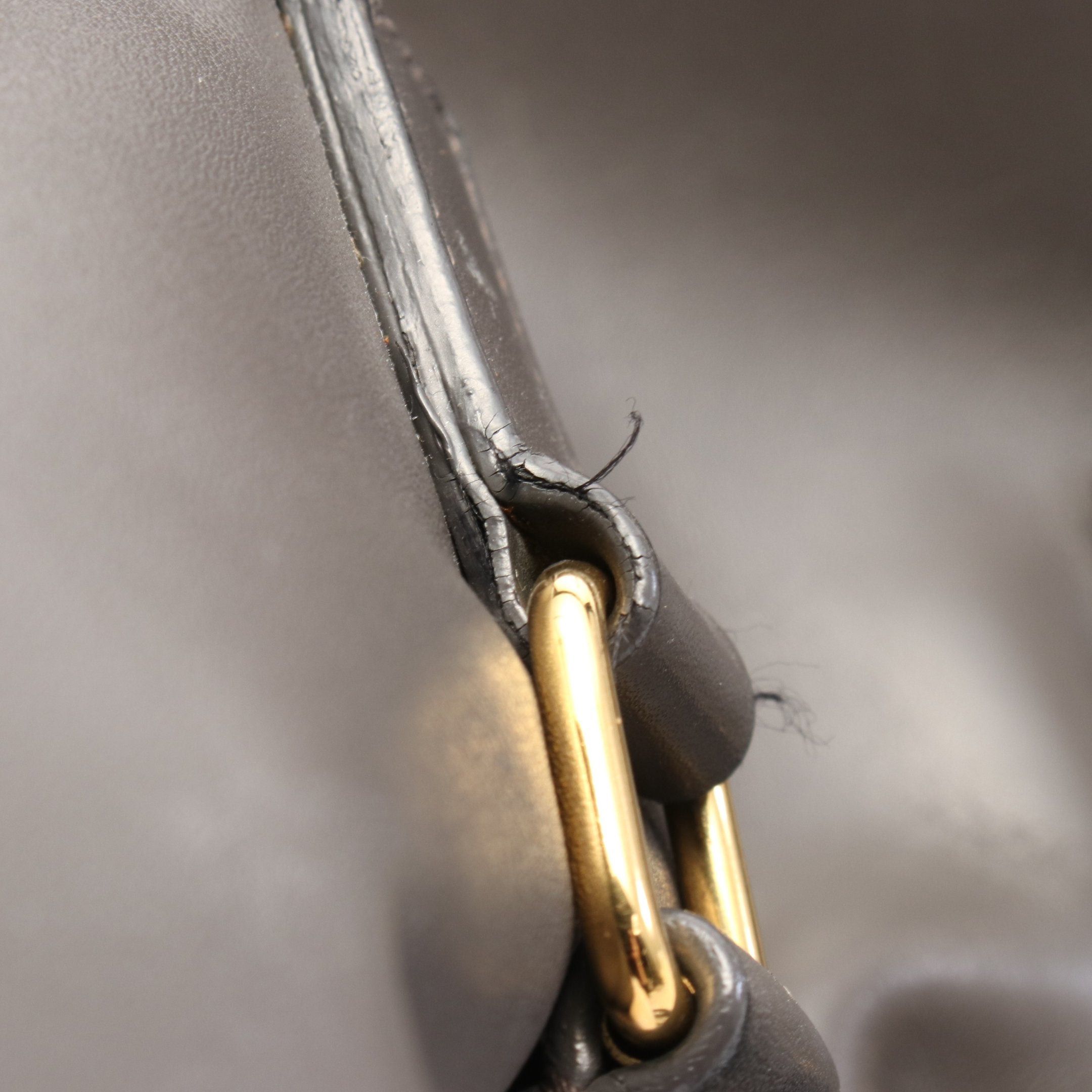 Yves Saint Laurent Yves Saint Laurent Classic Duffle 6 Handbag Leather Gray Size ONE SIZE - 9 Thumbnail
