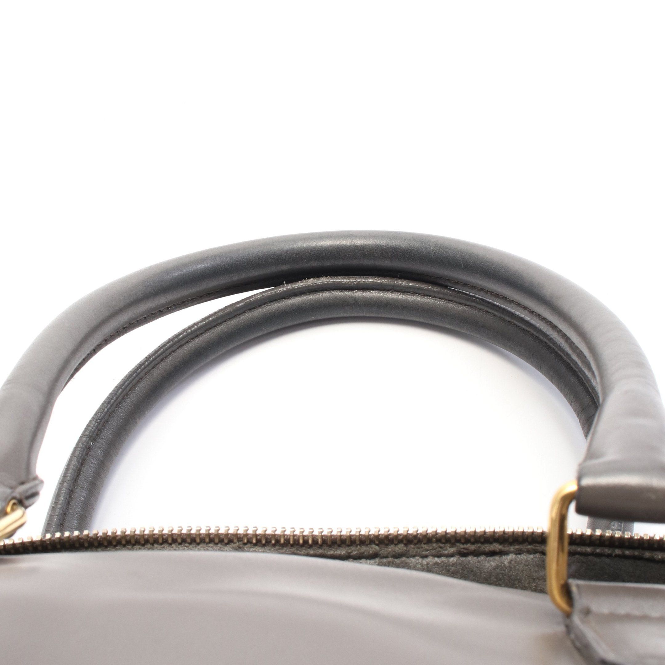 Yves Saint Laurent Yves Saint Laurent Classic Duffle 6 Handbag Leather Gray Size ONE SIZE - 7 Thumbnail