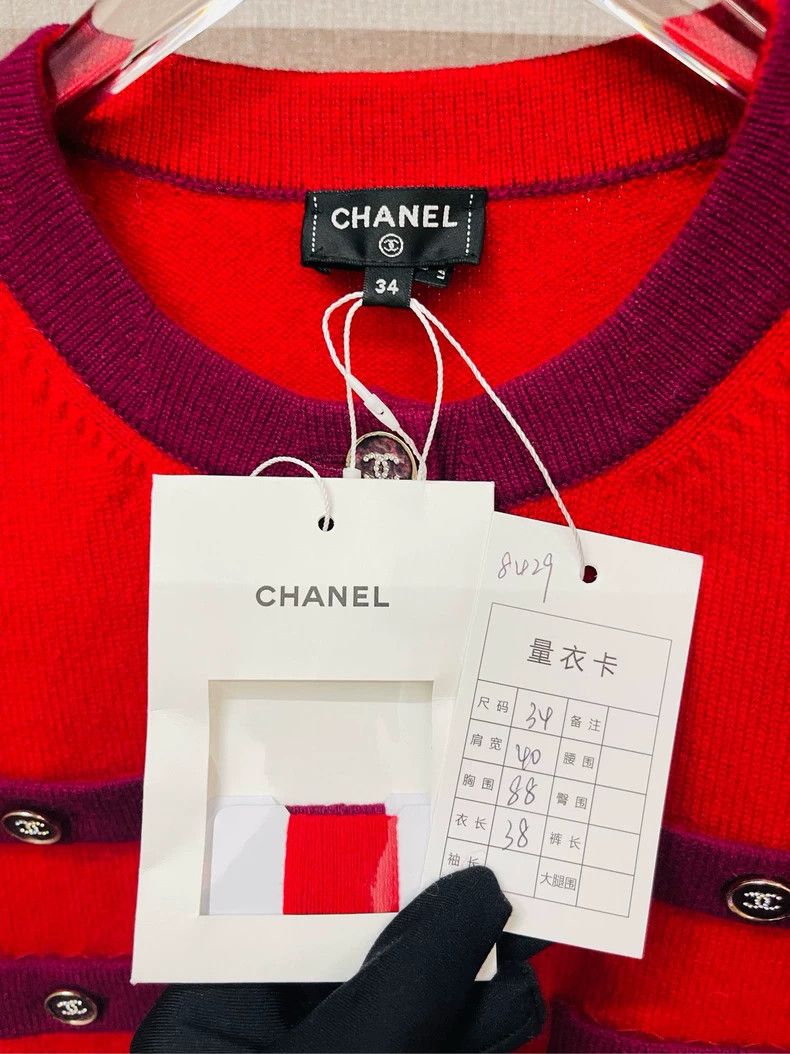 Chanel Chanel Red Knit Sweater with Pockets- DMC Size M / US 6-8 / IT 42-44 - 2 Thumbnail