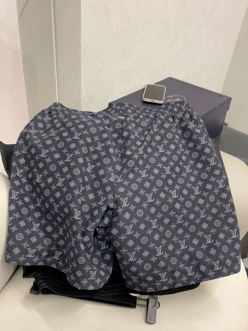 Louis Vuitton Black Louis Vuitton Printed Shorts Size M- DMC Size US 32 / EU 48 - 2 Thumbnail